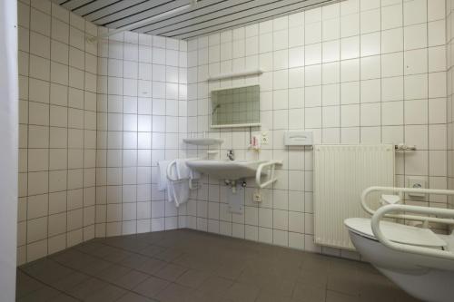 卡塞尔城际酒店 的一间浴室