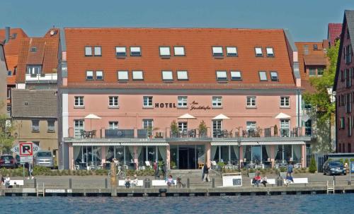 Hotel Am Yachthafen picture 1