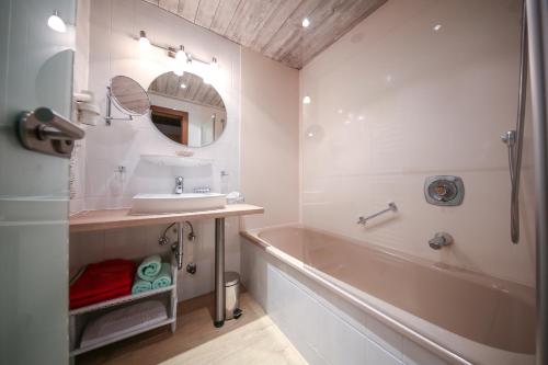 卡拉兰德豪斯酒店的一间浴室