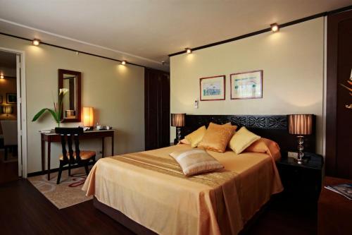 马尼拉庄园酒店客房内的一张或多张床位