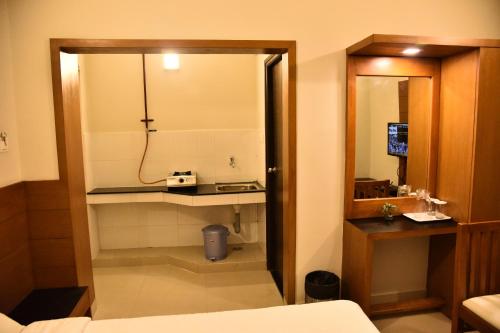 Zaith Residency Near US Consulate & Apollo hospitals的一间浴室