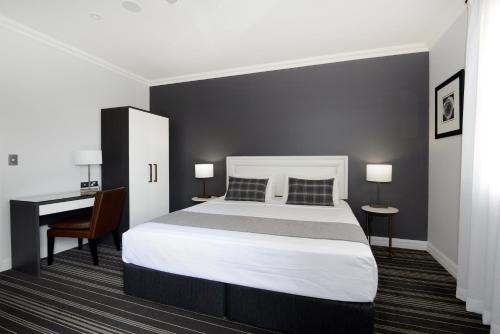 Perouse Randwick by Sydney Lodges客房内的一张或多张床位