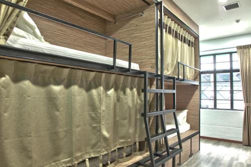新加坡梦想胶囊旅馆的双层床间 - 带两张双层床