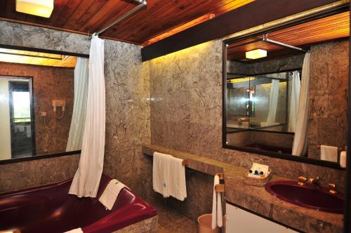 Mombasa Continental Resort的一间浴室