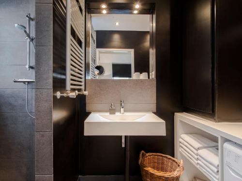 阿姆斯特丹棕榈公寓酒店的一间浴室
