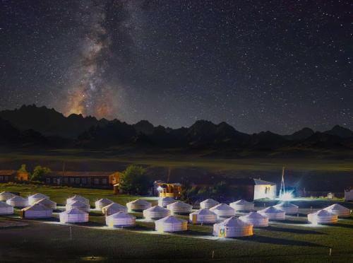 Khanbogd Tourist Camp in Gobi