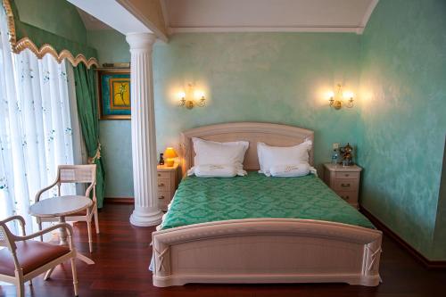戈尔尼鲁查吉酒店客房内的一张或多张床位