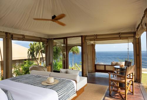 ARNA Suites and Ocean Lounge