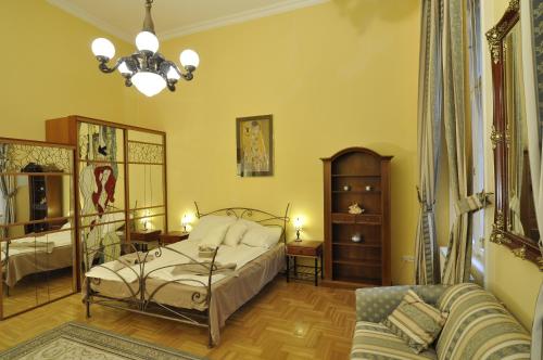 布达佩斯迷人的装饰艺术风格公寓的相册照片