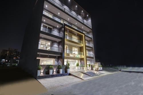 Saltstayz Premier - Golf Course Road & Sector 42