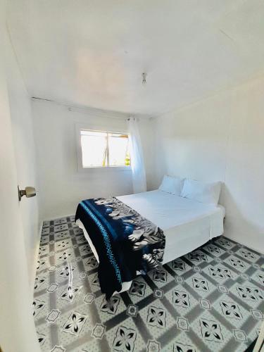 Private Double Room - Airport Cottage