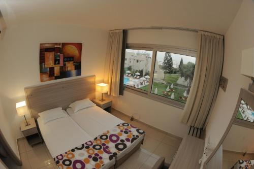 弗里克索斯套房公寓式酒店客房内的一张或多张床位