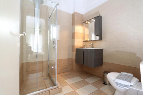 雅典三角洲酒店 的一间浴室