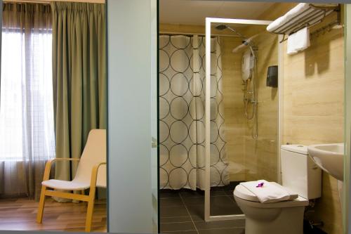 阿拉米花园酒店的一间浴室