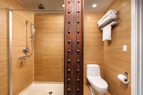 帝王酒店的一间浴室