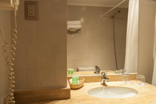 弗朗西斯科德阿吉雷酒店的一间浴室