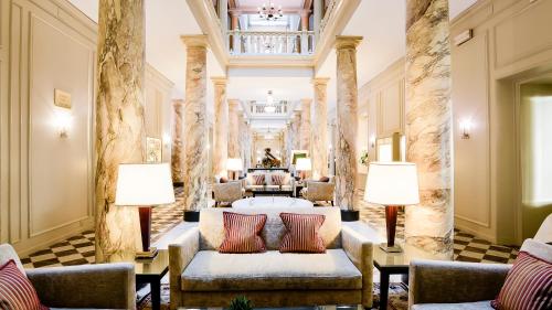 Hôtel Des Trois Couronnes & Spa - The Leading Hotels of the World的休息区