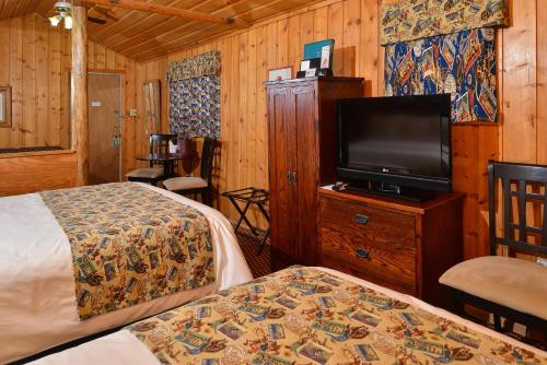 布法罗比尔班村酒店客房内的一张或多张床位