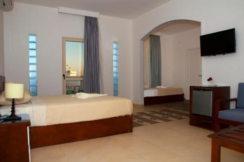 赫尔格达艾拉利亚酒店客房内的一张或多张床位