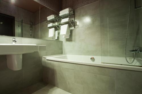 杜姆布瓦维酒店的一间浴室