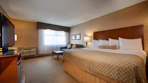 兰利贝斯特韦斯特高级酒店客房内的一张或多张床位