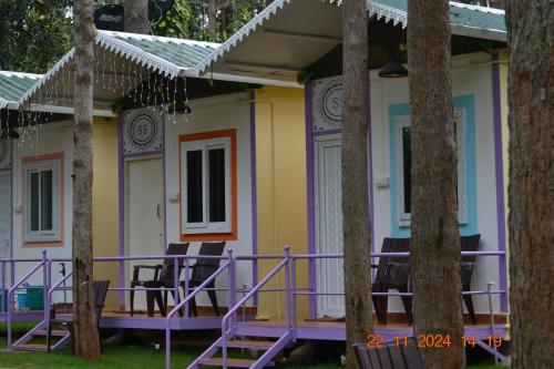 SS Tiny Home Stays