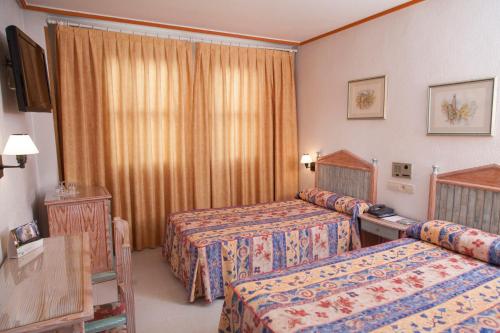 Hotel Azahar客房内的一张或多张床位