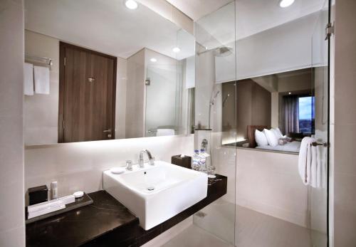 ASTON Kupang Hotel & Convention Center的一间浴室