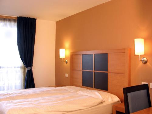 Hotel Dolomiti Chalet客房内的一张或多张床位