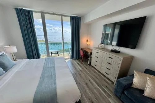 Balcony Ocean View ! WiFi - Pool - Gym - Parking