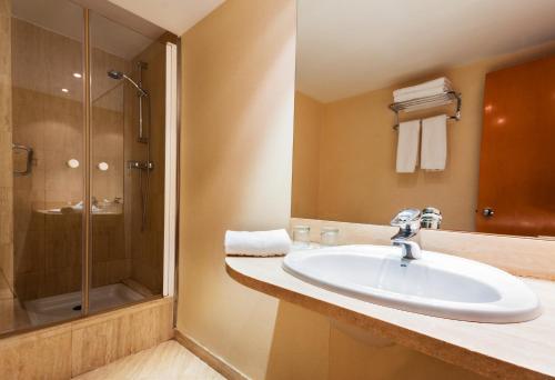 维拉卡洛斯酒店的一间浴室