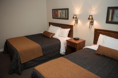 乐多维尔汽车旅馆客房内的一张或多张床位