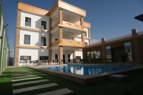 Srouzi Suites Hotel