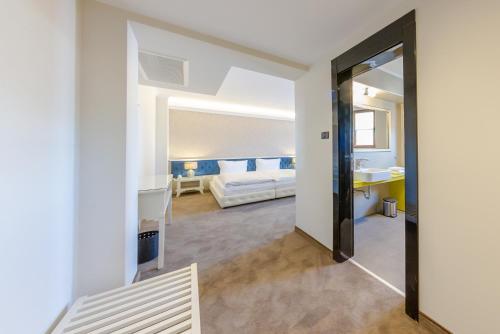 单间公寓酒店客房内的一张或多张床位