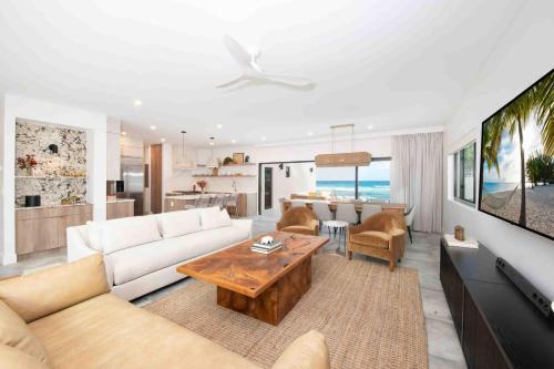 Halcyon Point - Brand New Beach House with Pool, Hot Tub, and Tanning Terrace