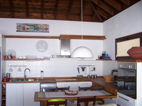 Casa El Mirador的厨房或小厨房