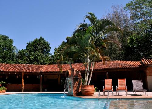 铺萨达奥和笛阿瓜酒店内部或周边的泳池