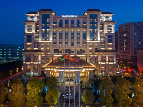 晋江晋江马哥孛罗大酒店的夜晚的宏伟酒店景色