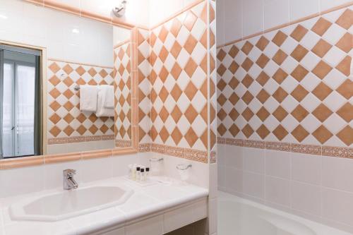 莫加多尔酒店的一间浴室