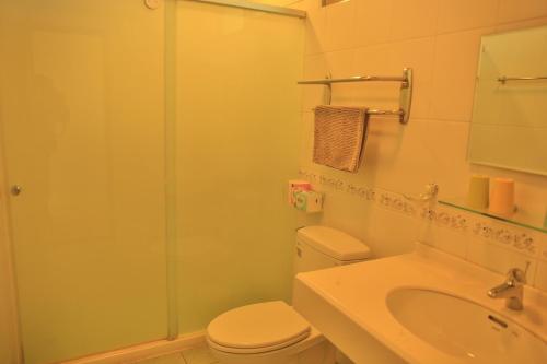 太鲁阁乐山田园民宿的一间浴室