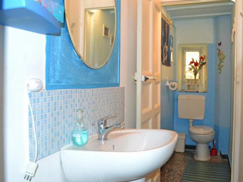 B&B Blue Home的一间浴室