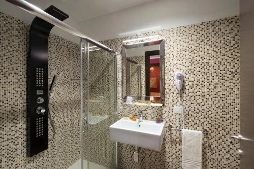 Oasi Village Hotel的一间浴室