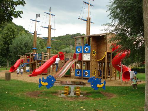 L'Oree De Bomal的儿童游玩区
