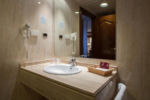 阿尔马桑别墅酒店的一间浴室