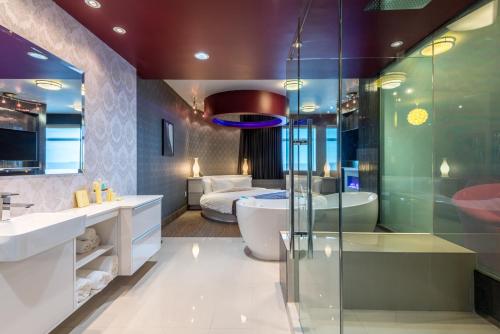集团卡尔加里机场掌声酒店的一间浴室