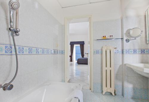圣米歇尔酒店的一间浴室