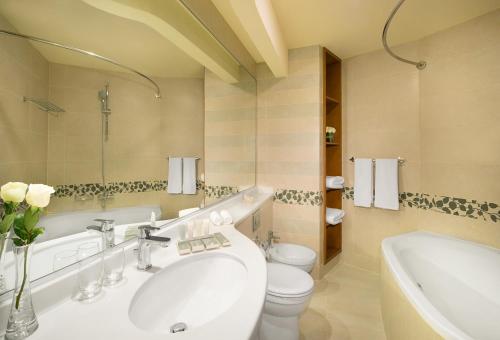 布尔迪拜城市四季酒店的一间浴室