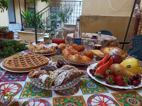 B&B Il Melograno Antico con Terrazza e Giardino