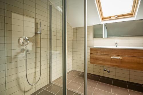 莫扎伊科公寓式酒店的一间浴室
