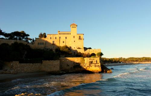 库尼特卡梅塔旅馆的海边悬崖上的城堡